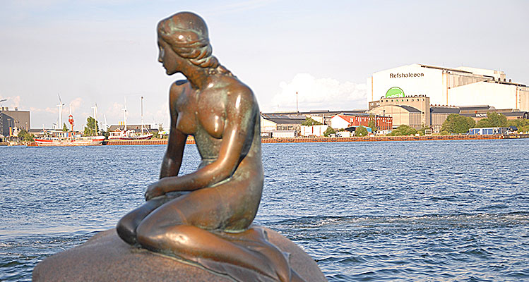 Kopenhagens Wahrzeichen: Bronzestatue der Kleinen Meerjungfrau