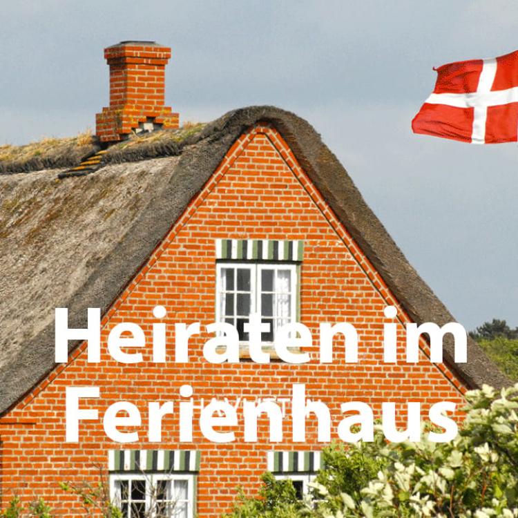 Ferienhaus mit Reetdach in den Dünen